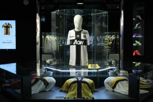 La maglia delle 300 presenze col Parma di Alessandro Luccarelli