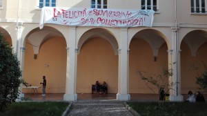 Striscione Aula Tsunami