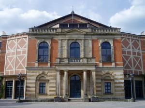 Festspielhaus_Bayreuth,_2005